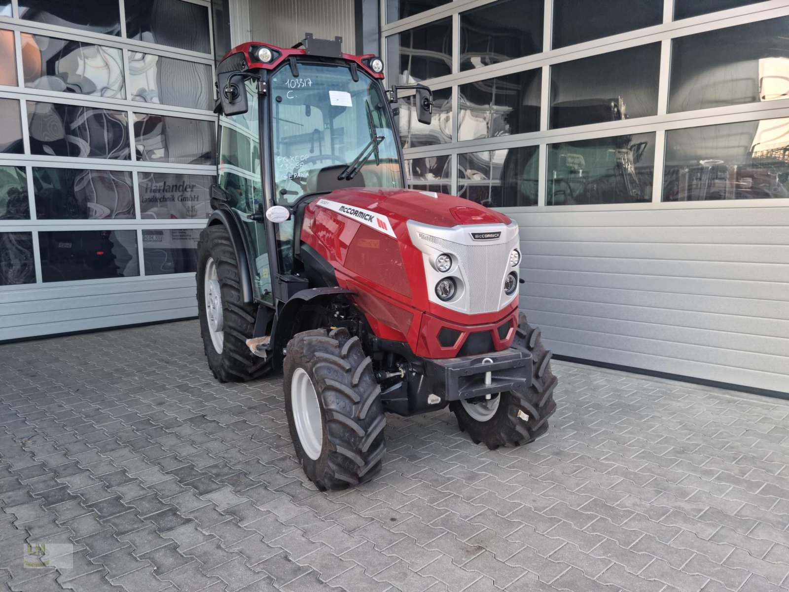 Weinbautraktor typu McCormick X4.090V, Neumaschine v Aresing (Obrázek 2)