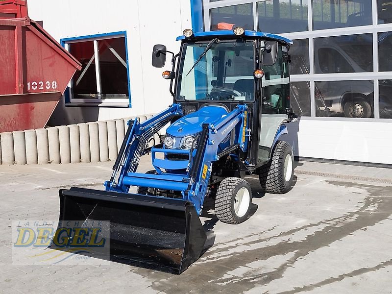 Weinbautraktor of the type New Holland Boomer 25/HST, Neumaschine in Feilitzsch (Picture 1)