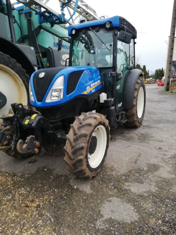 Weinbautraktor van het type New Holland T 4 100 F, Gebrauchtmaschine in BLESMES (Foto 1)