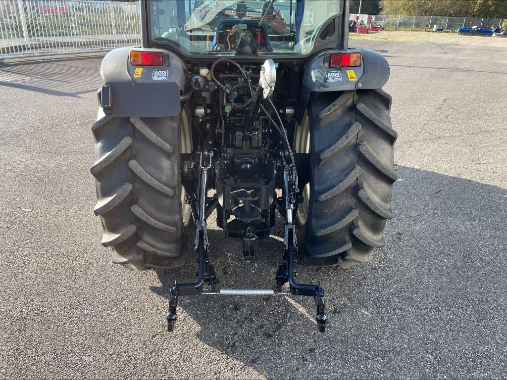 Weinbautraktor du type New Holland T 4040 F, Gebrauchtmaschine en Montauban (Photo 8)