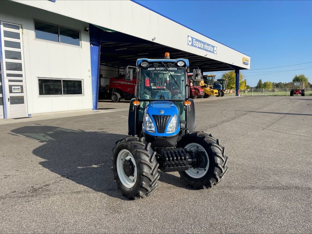 Weinbautraktor du type New Holland T 4040 F, Gebrauchtmaschine en Montauban (Photo 2)