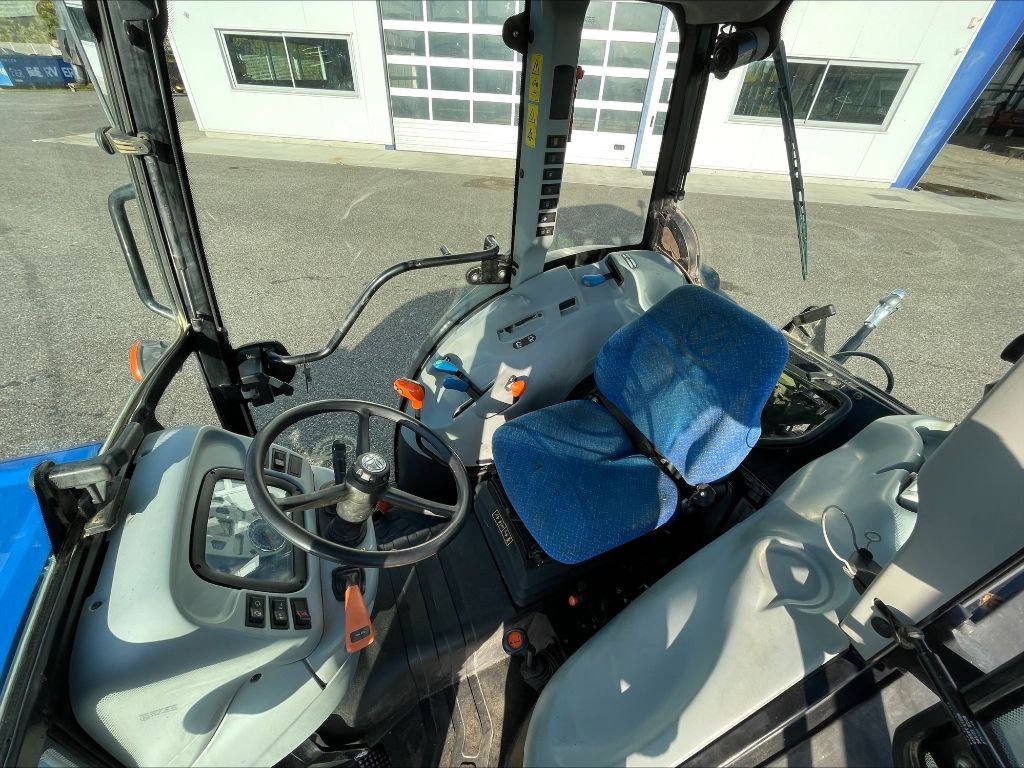 Weinbautraktor du type New Holland T 4040 F, Gebrauchtmaschine en Montauban (Photo 9)