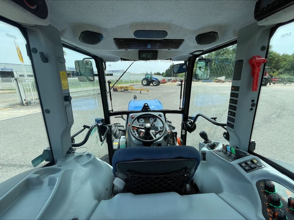 Weinbautraktor of the type New Holland T 4.100 F, Gebrauchtmaschine in Montauban (Picture 10)