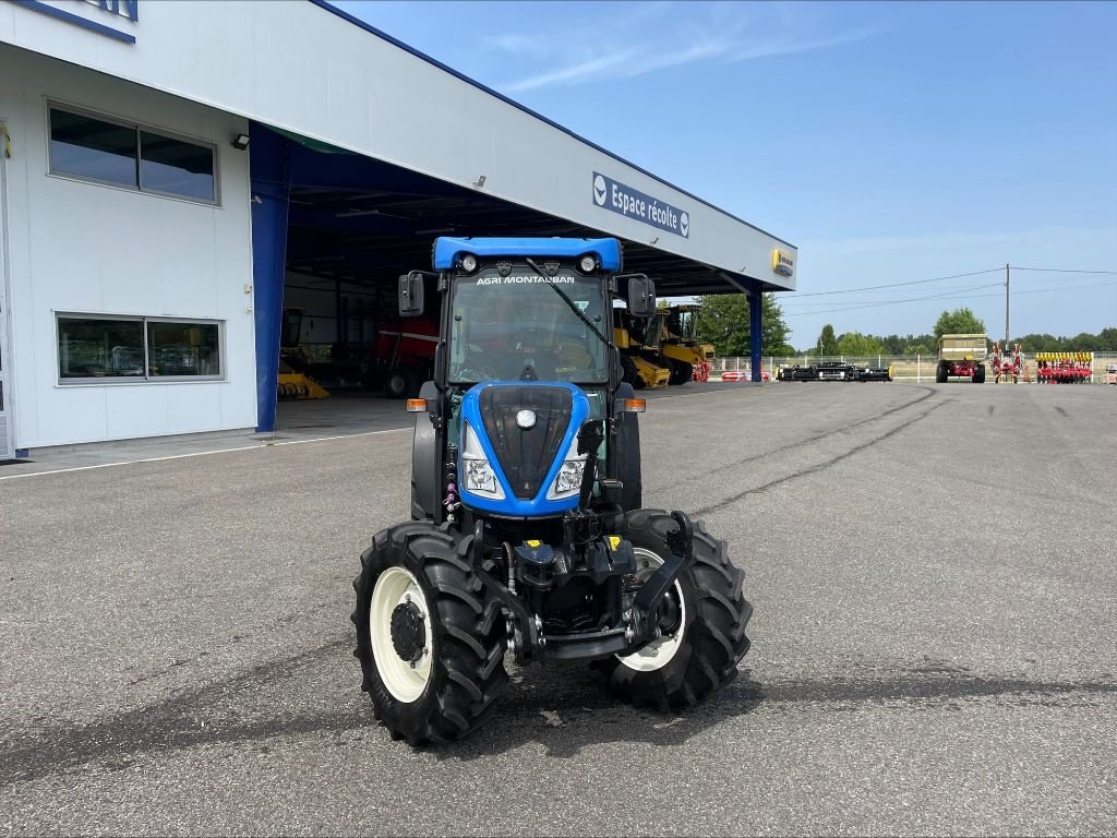 Weinbautraktor Türe ait New Holland T 4.100 F, Gebrauchtmaschine içinde Montauban (resim 2)