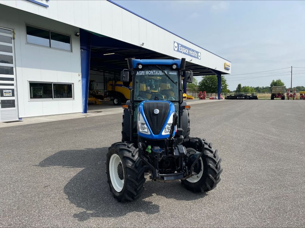 Weinbautraktor du type New Holland T 4.100F, Gebrauchtmaschine en Montauban (Photo 2)