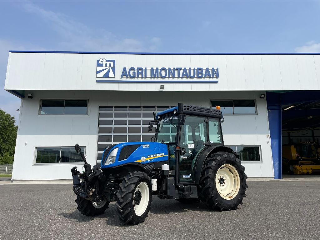 Weinbautraktor des Typs New Holland T 4.100F, Gebrauchtmaschine in Montauban (Bild 1)