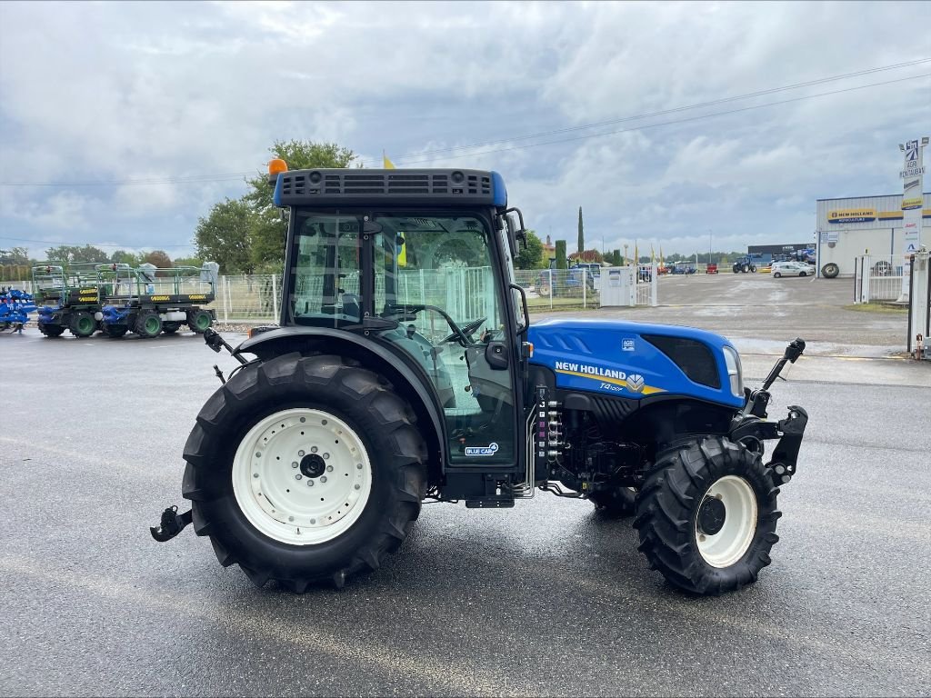 Weinbautraktor of the type New Holland T 4.100F, Gebrauchtmaschine in Montauban (Picture 5)