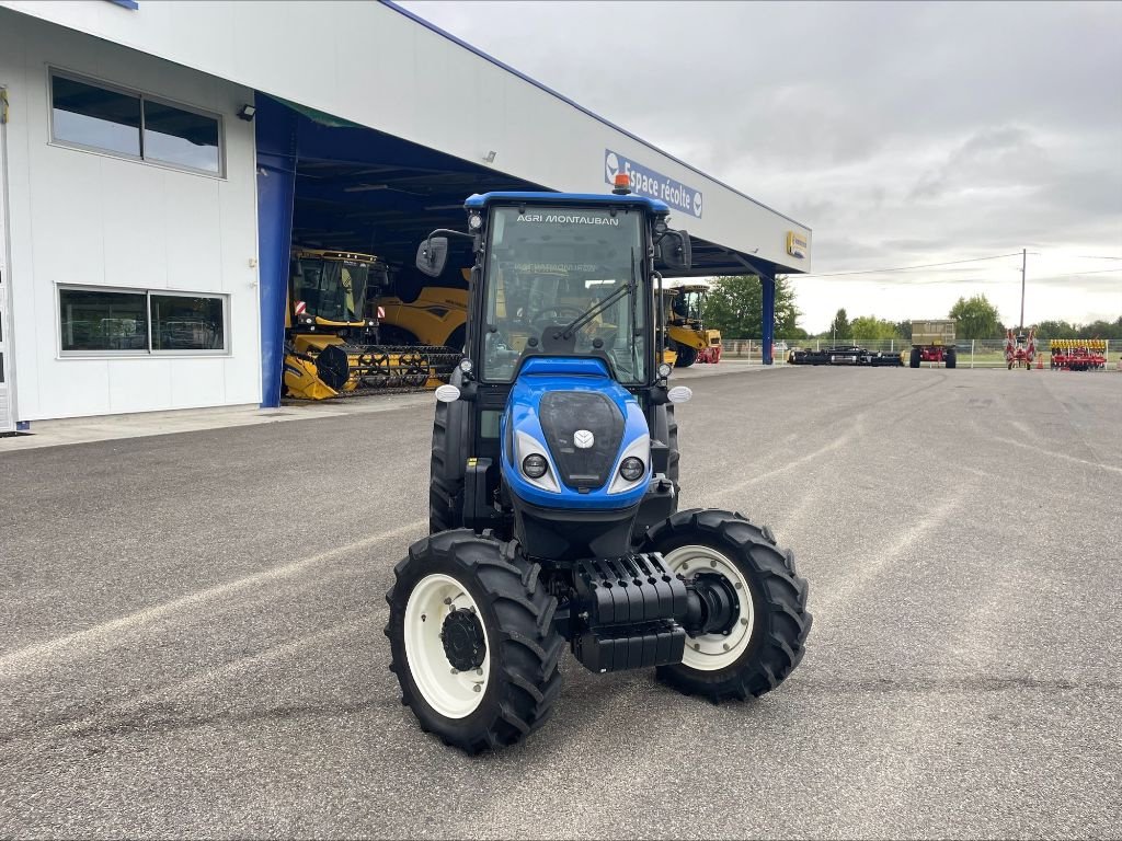 Weinbautraktor of the type New Holland T 4.100F, Gebrauchtmaschine in Montauban (Picture 2)