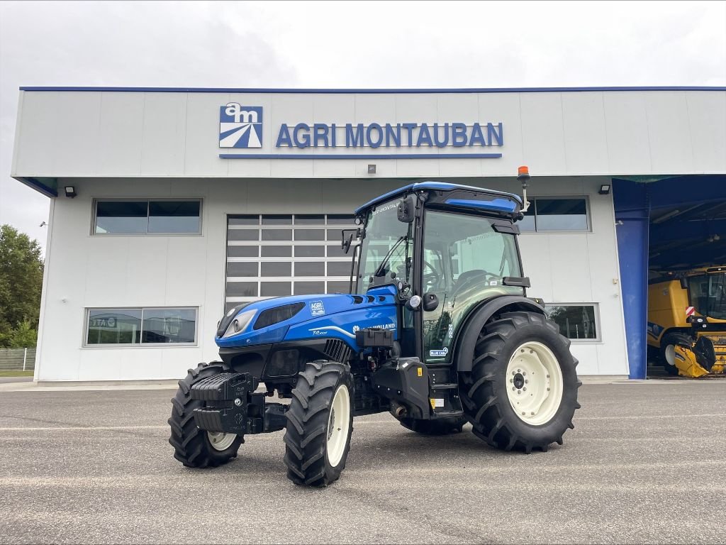 Weinbautraktor des Typs New Holland T 4.100F, Gebrauchtmaschine in Montauban (Bild 1)