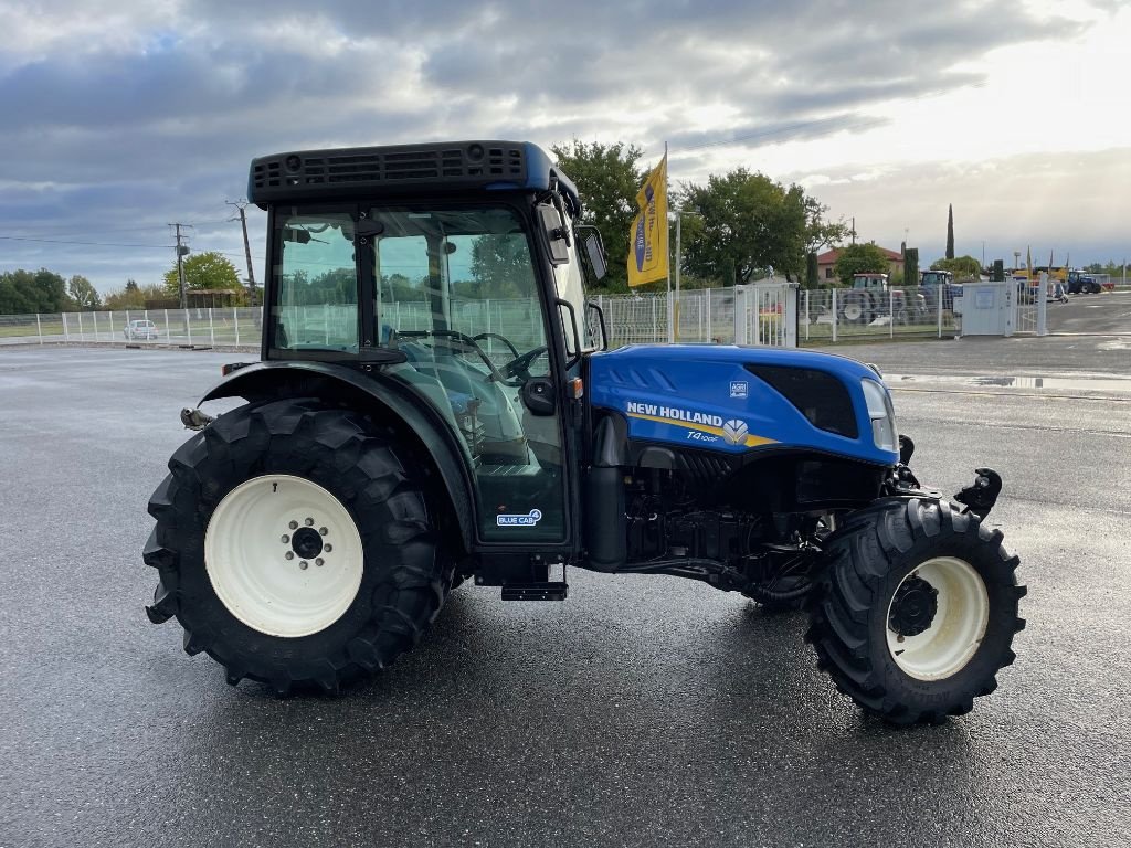 Weinbautraktor of the type New Holland T 4.100F, Gebrauchtmaschine in Montauban (Picture 5)