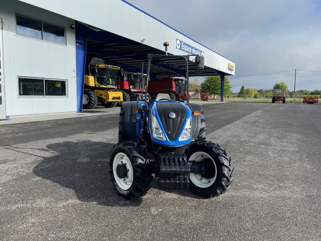 Weinbautraktor des Typs New Holland T 4.100LP, Gebrauchtmaschine in Montauban (Bild 2)