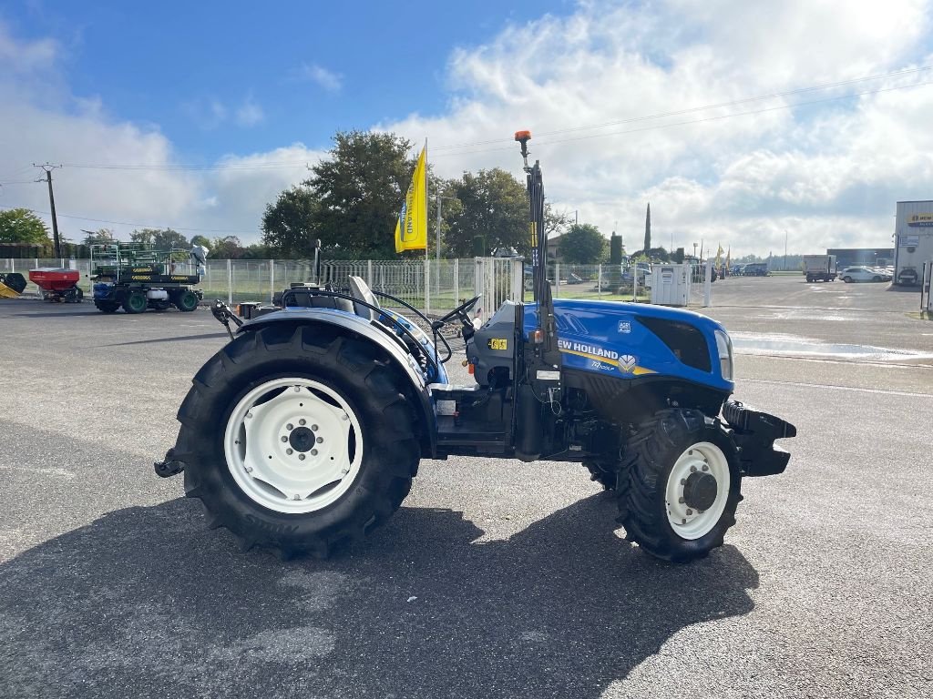 Weinbautraktor of the type New Holland T 4.100LP, Gebrauchtmaschine in Montauban (Picture 5)