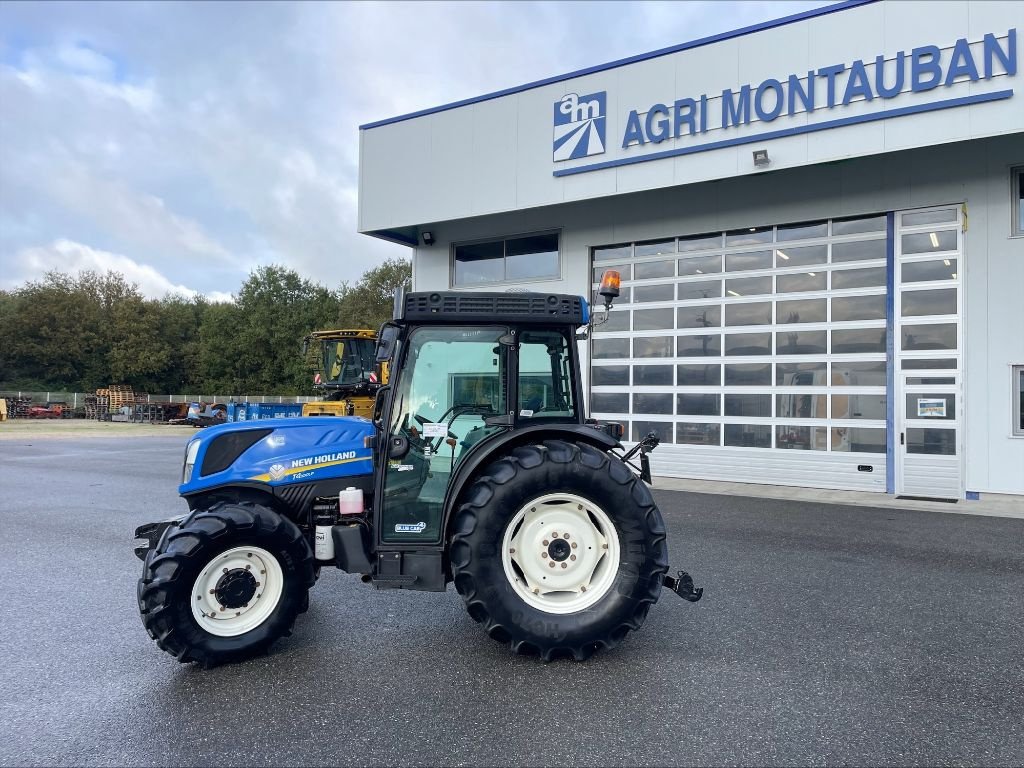 Weinbautraktor du type New Holland T 4.100LP, Gebrauchtmaschine en Montauban (Photo 4)