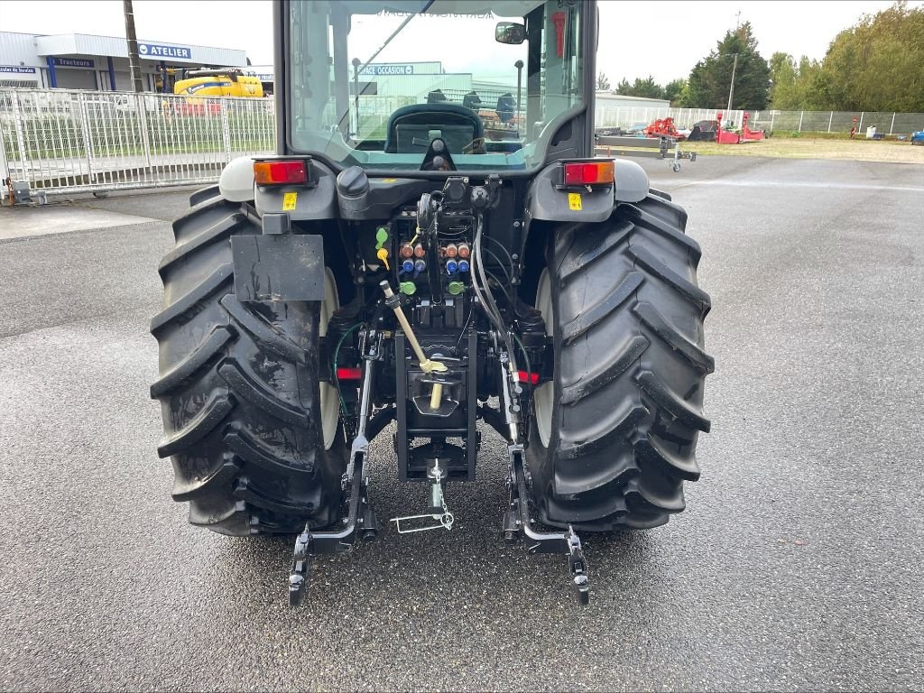 Weinbautraktor Türe ait New Holland T 4.100LP, Gebrauchtmaschine içinde Montauban (resim 8)