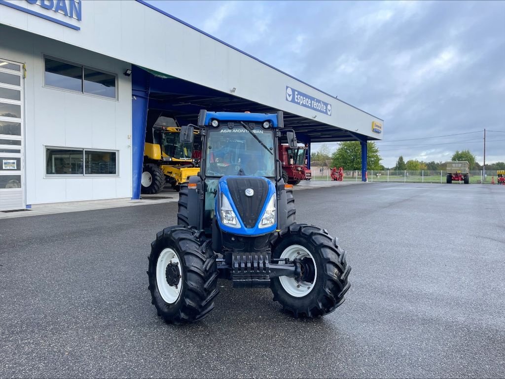 Weinbautraktor of the type New Holland T 4.100LP, Gebrauchtmaschine in Montauban (Picture 2)