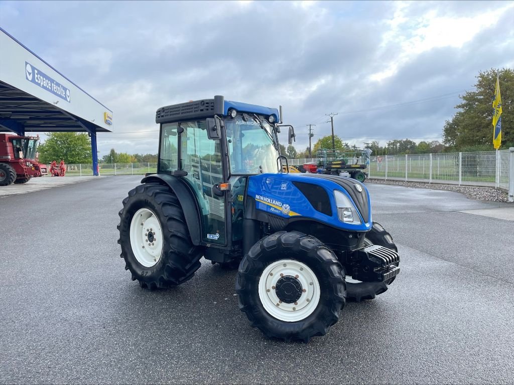 Weinbautraktor van het type New Holland T 4.100LP, Gebrauchtmaschine in Montauban (Foto 3)