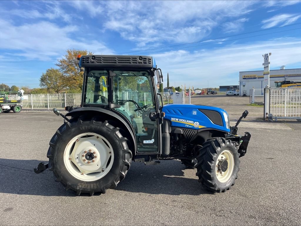 Weinbautraktor Türe ait New Holland T 4.110 LP, Gebrauchtmaschine içinde Montauban (resim 4)