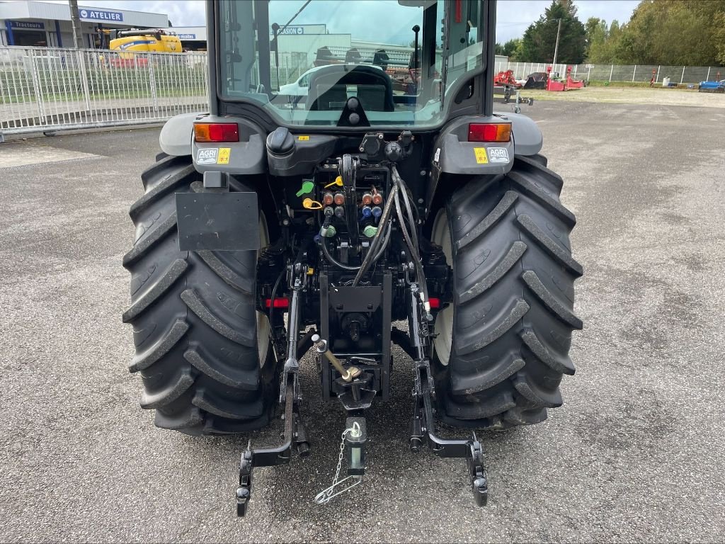 Weinbautraktor of the type New Holland T 4.110F, Gebrauchtmaschine in Montauban (Picture 7)