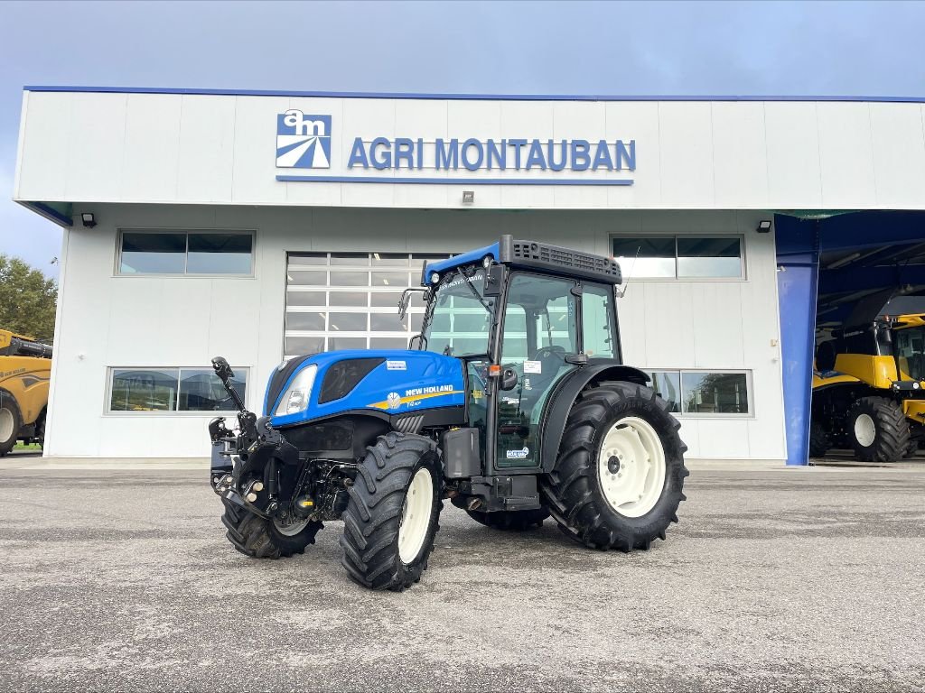 Weinbautraktor of the type New Holland T 4.110F, Gebrauchtmaschine in Montauban (Picture 1)