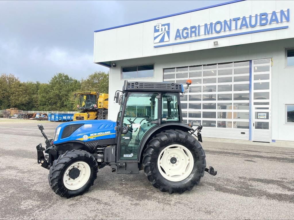 Weinbautraktor of the type New Holland T 4.110F, Gebrauchtmaschine in Montauban (Picture 4)