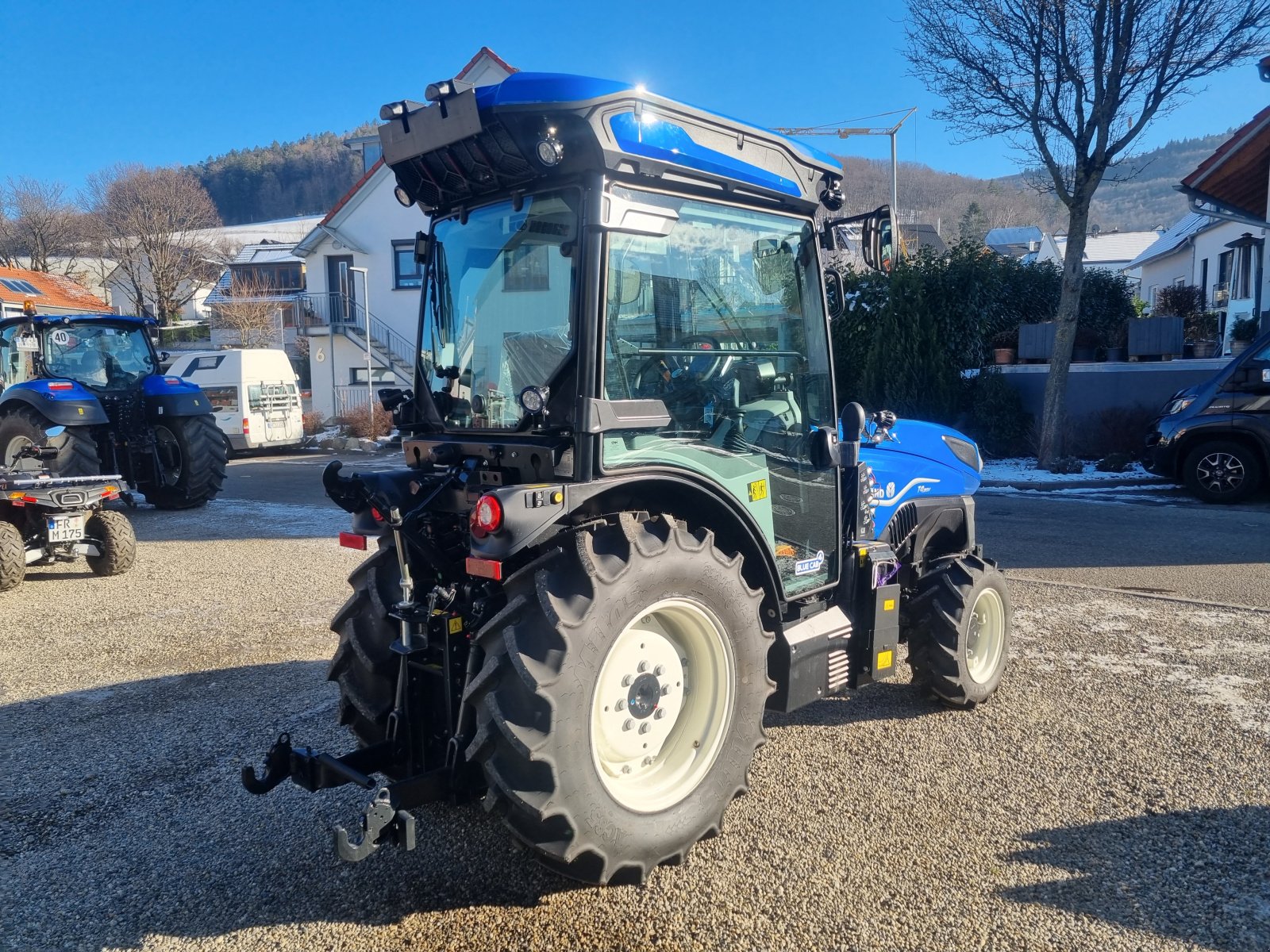 Weinbautraktor of the type New Holland T 4.80V, Neumaschine in Sölden (Picture 8)