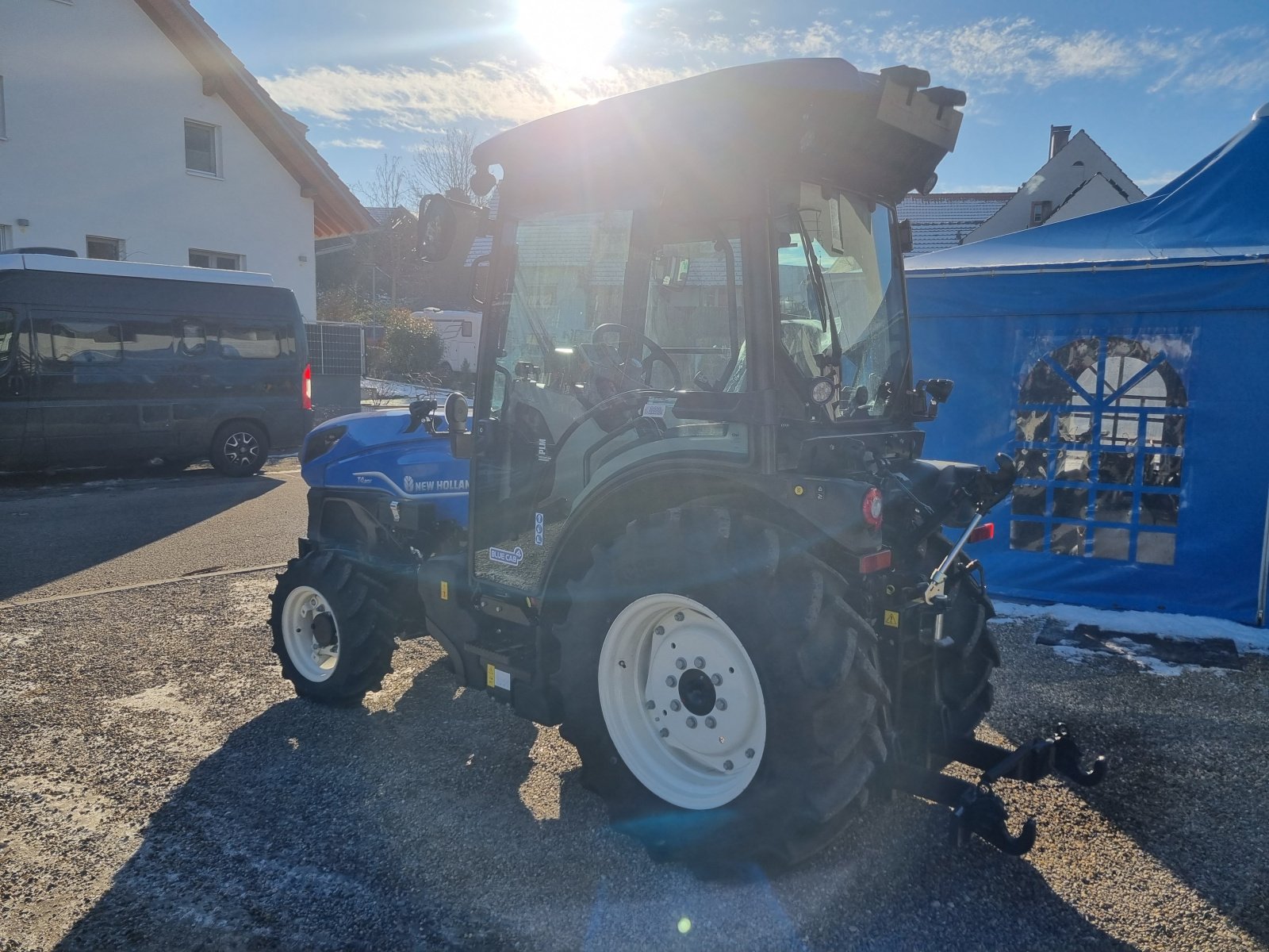 Weinbautraktor of the type New Holland T 4.80V, Neumaschine in Sölden (Picture 12)