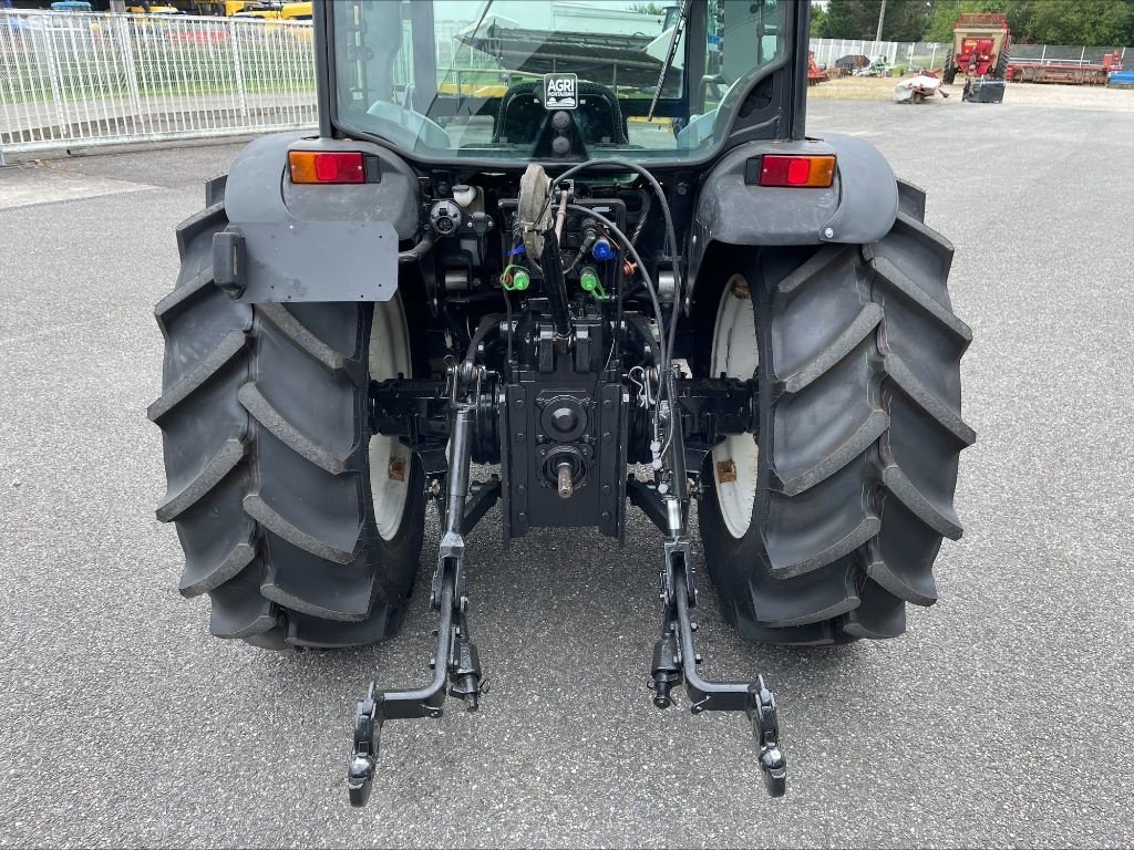 Weinbautraktor van het type New Holland T 4.85F, Gebrauchtmaschine in Montauban (Foto 8)