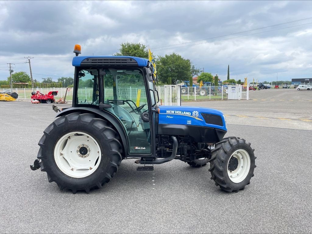 Weinbautraktor des Typs New Holland T 4.85F, Gebrauchtmaschine in Montauban (Bild 5)