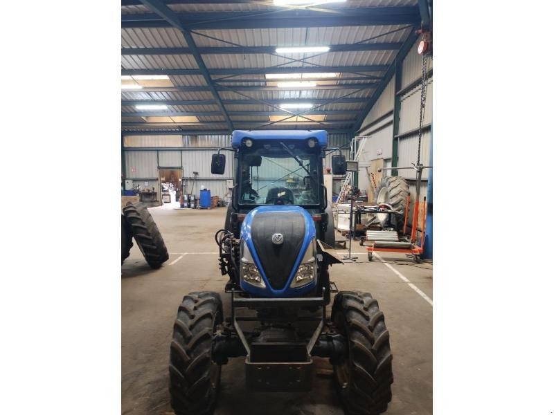 Weinbautraktor typu New Holland T4-100F, Gebrauchtmaschine w ANTIGNY (Zdjęcie 2)