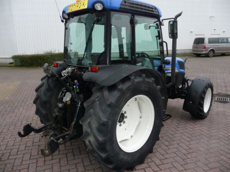 Weinbautraktor du type New Holland T4060F, Gebrauchtmaschine en Oirschot (Photo 5)