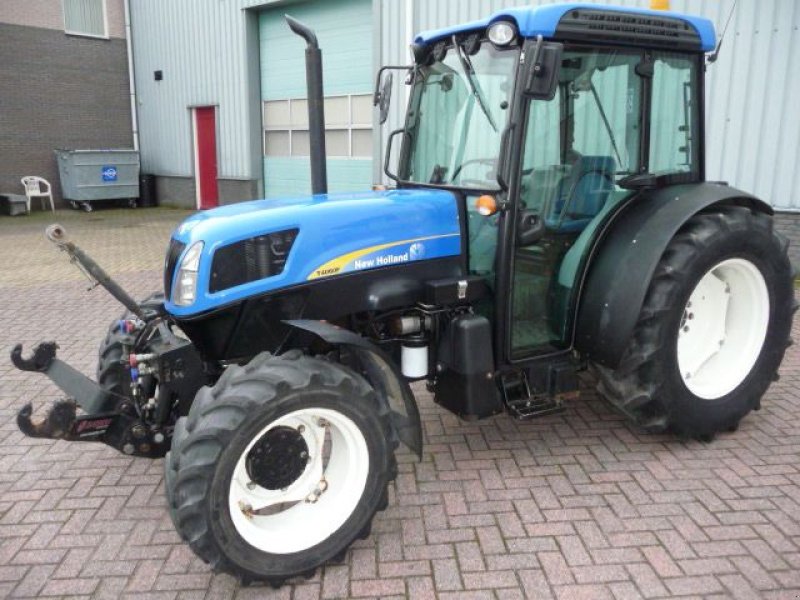 Weinbautraktor du type New Holland T4060F, Gebrauchtmaschine en Oirschot (Photo 1)