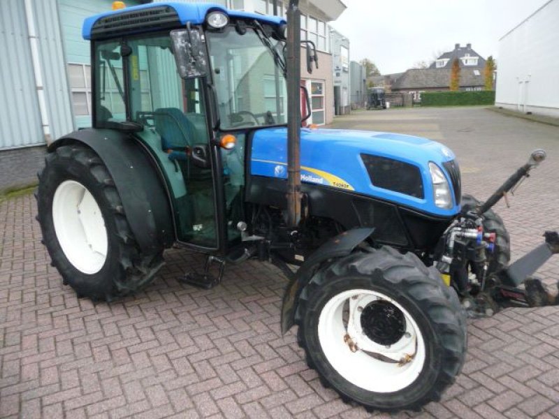 Weinbautraktor du type New Holland T4060F, Gebrauchtmaschine en Oirschot (Photo 3)