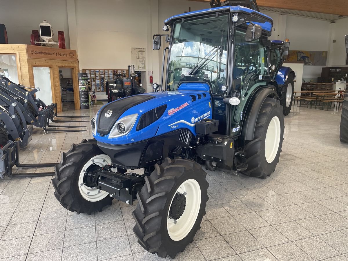 Weinbautraktor del tipo New Holland T4.120 F (Stage V), Neumaschine en Burgkirchen (Imagen 1)