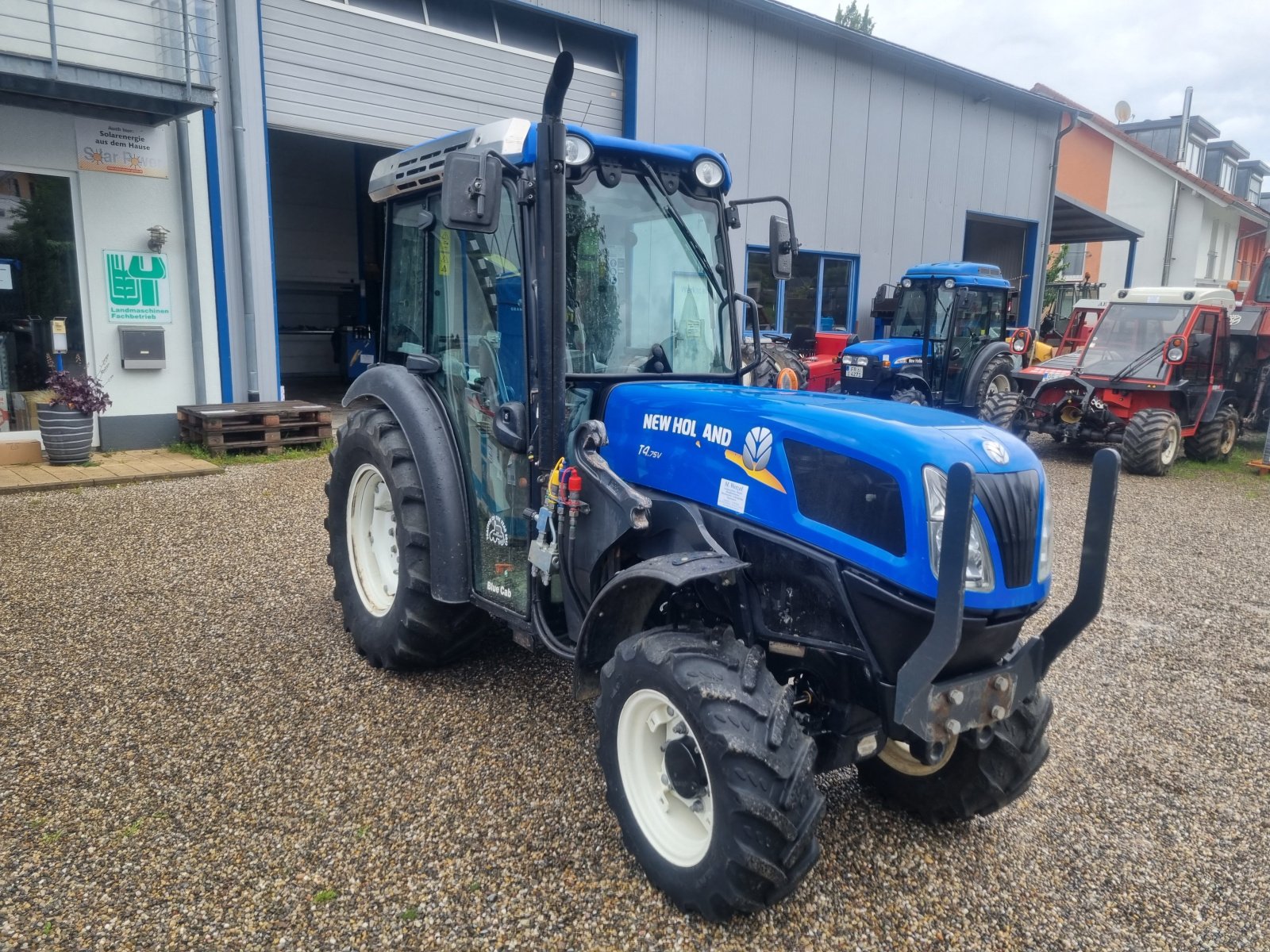 Weinbautraktor des Typs New Holland T4.75V, Gebrauchtmaschine in Sölden (Bild 4)