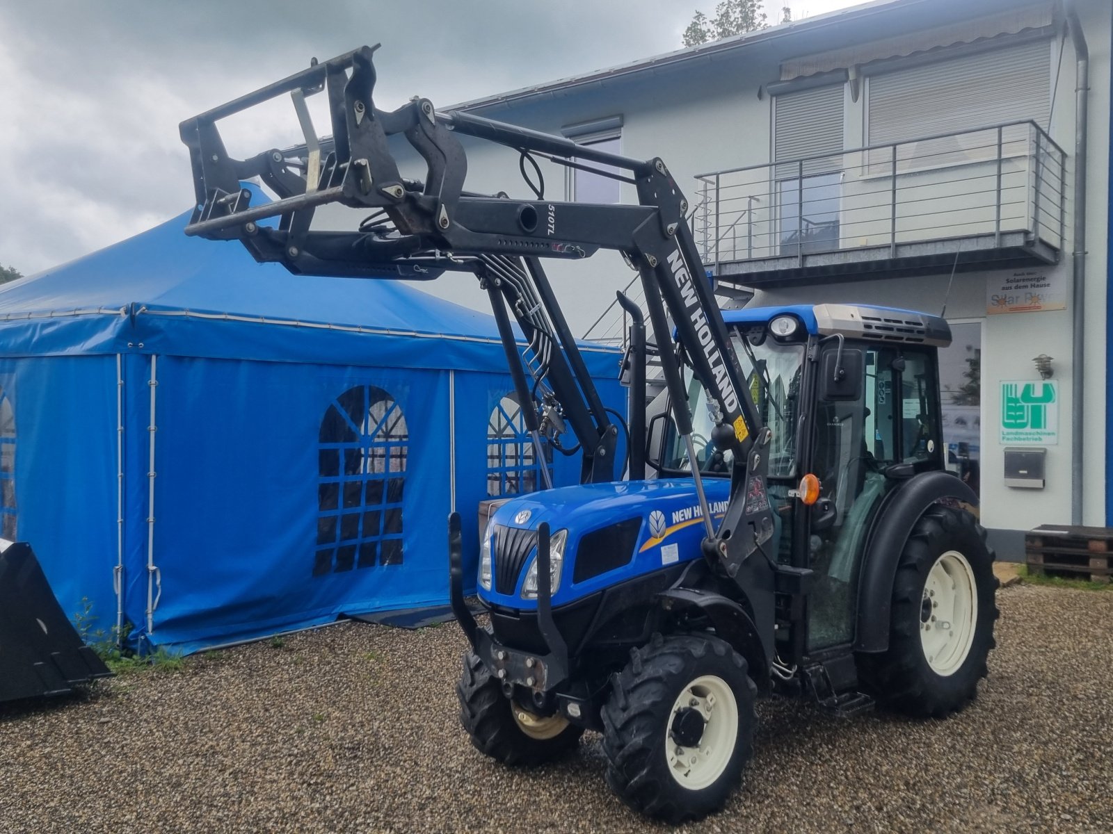 Weinbautraktor van het type New Holland T4.75V, Gebrauchtmaschine in Sölden (Foto 21)