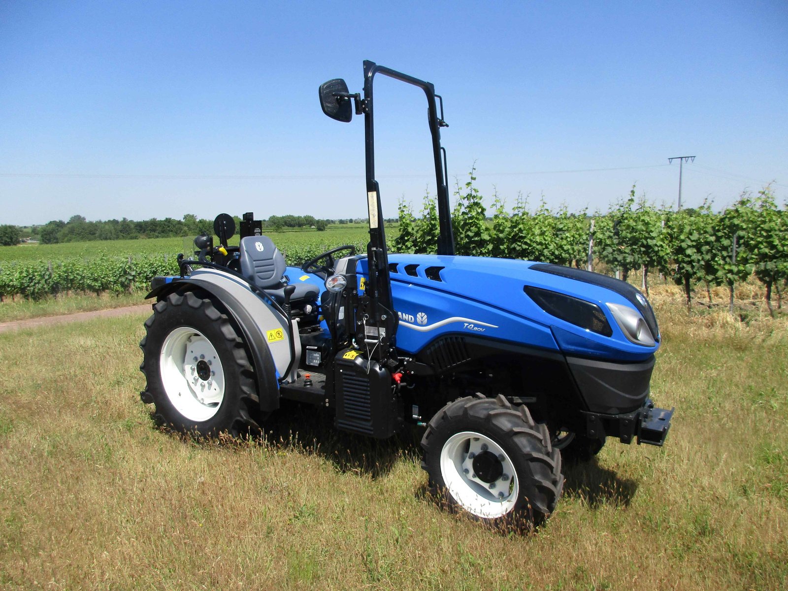 Weinbautraktor del tipo New Holland T4.80V, Neumaschine en Niederkirchen (Imagen 2)