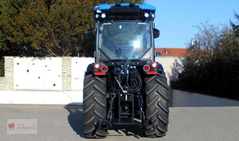 Weinbautraktor van het type New Holland T4.90 F (Stage V), Vorführmaschine in Ziersdorf (Foto 5)