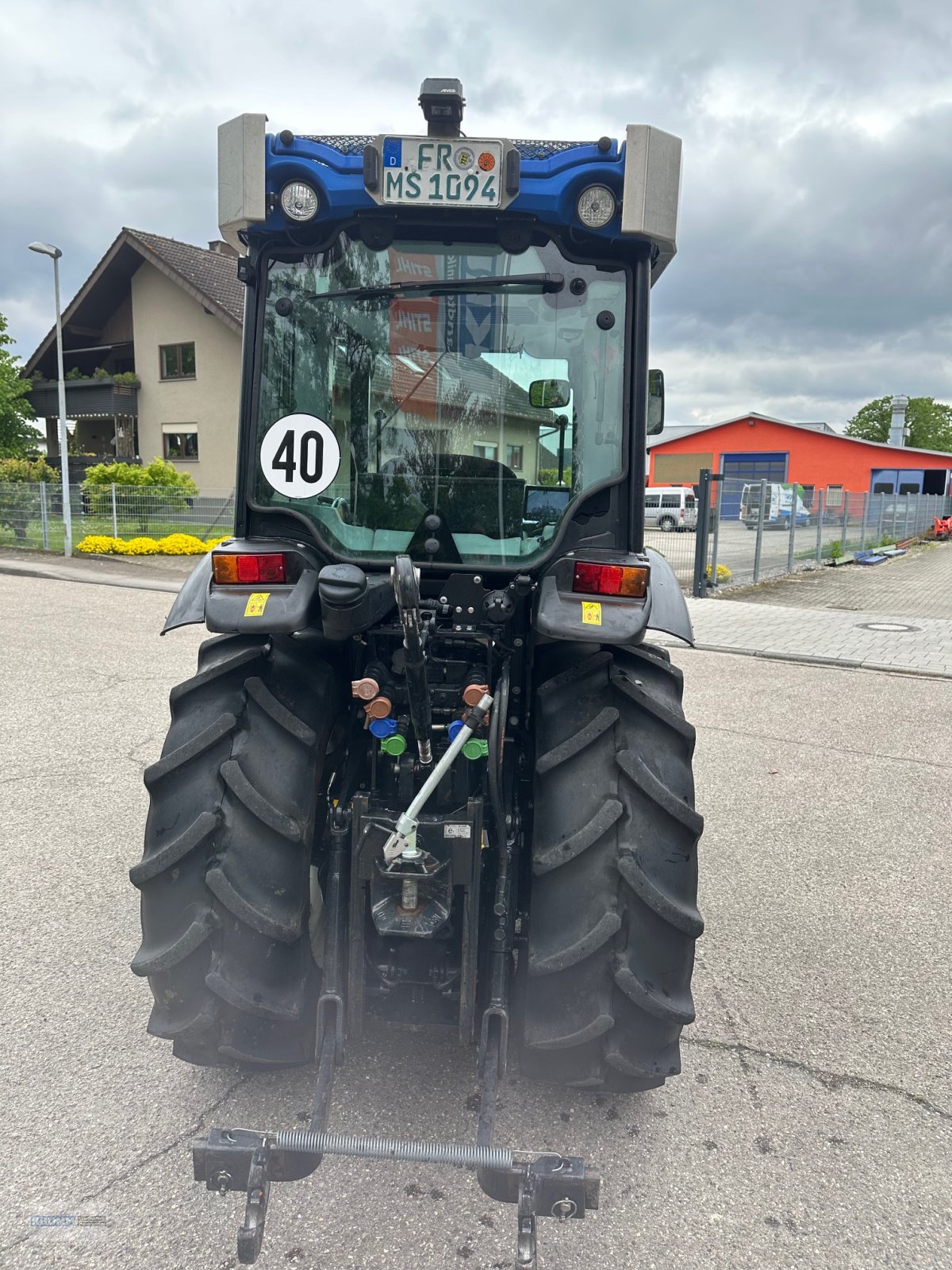 Weinbautraktor Türe ait New Holland T4.90V, Gebrauchtmaschine içinde Malterdingen (resim 3)