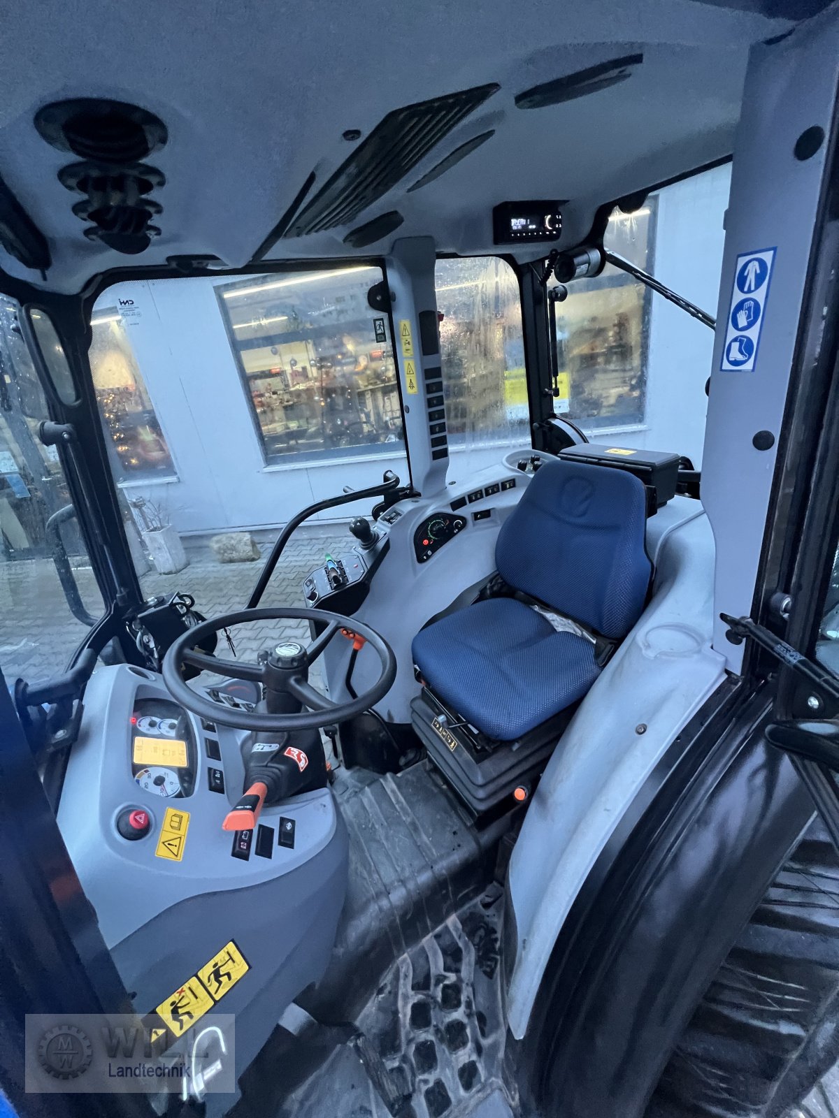 Weinbautraktor от тип New Holland T4.90V, Gebrauchtmaschine в Rudendorf (Снимка 5)