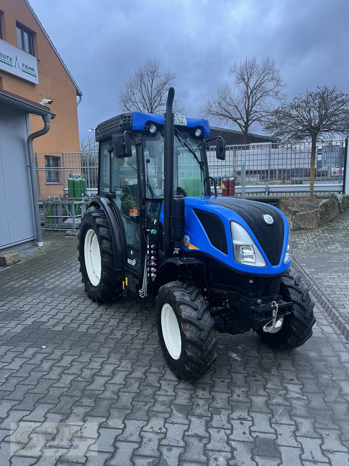 Weinbautraktor от тип New Holland T4.90V, Gebrauchtmaschine в Rudendorf (Снимка 3)