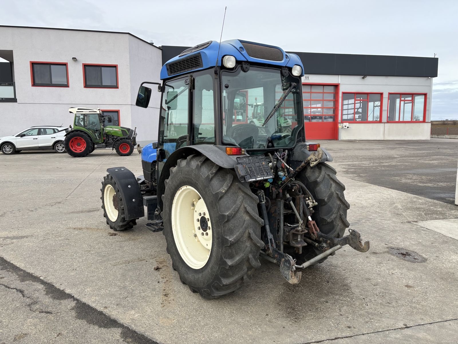 Weinbautraktor du type New Holland TM85FA, Gebrauchtmaschine en Starrein (Photo 5)