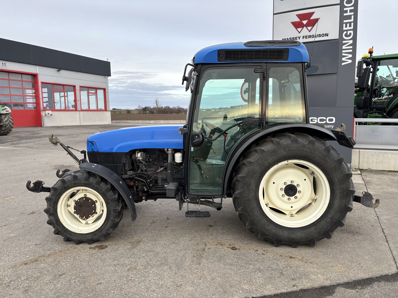 Weinbautraktor du type New Holland TM85FA, Gebrauchtmaschine en Starrein (Photo 4)