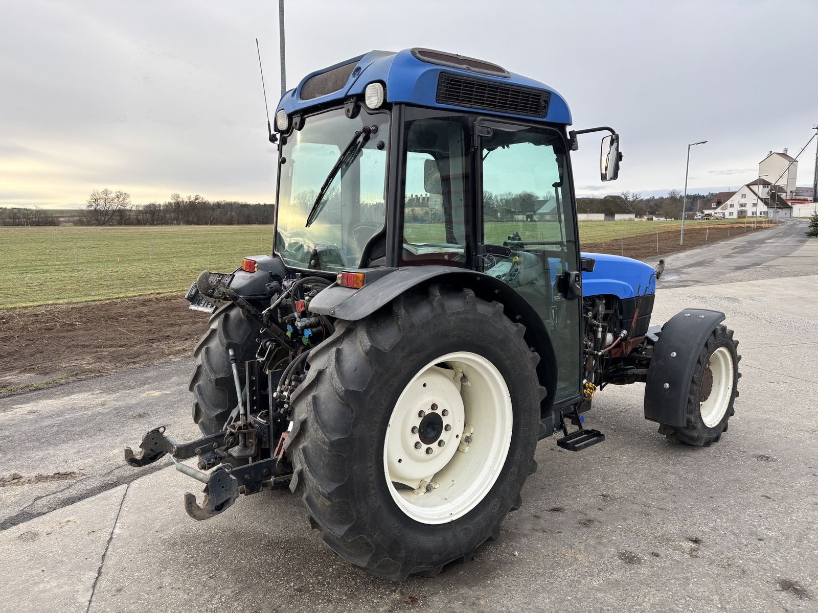 Weinbautraktor du type New Holland TM85FA, Gebrauchtmaschine en Starrein (Photo 8)