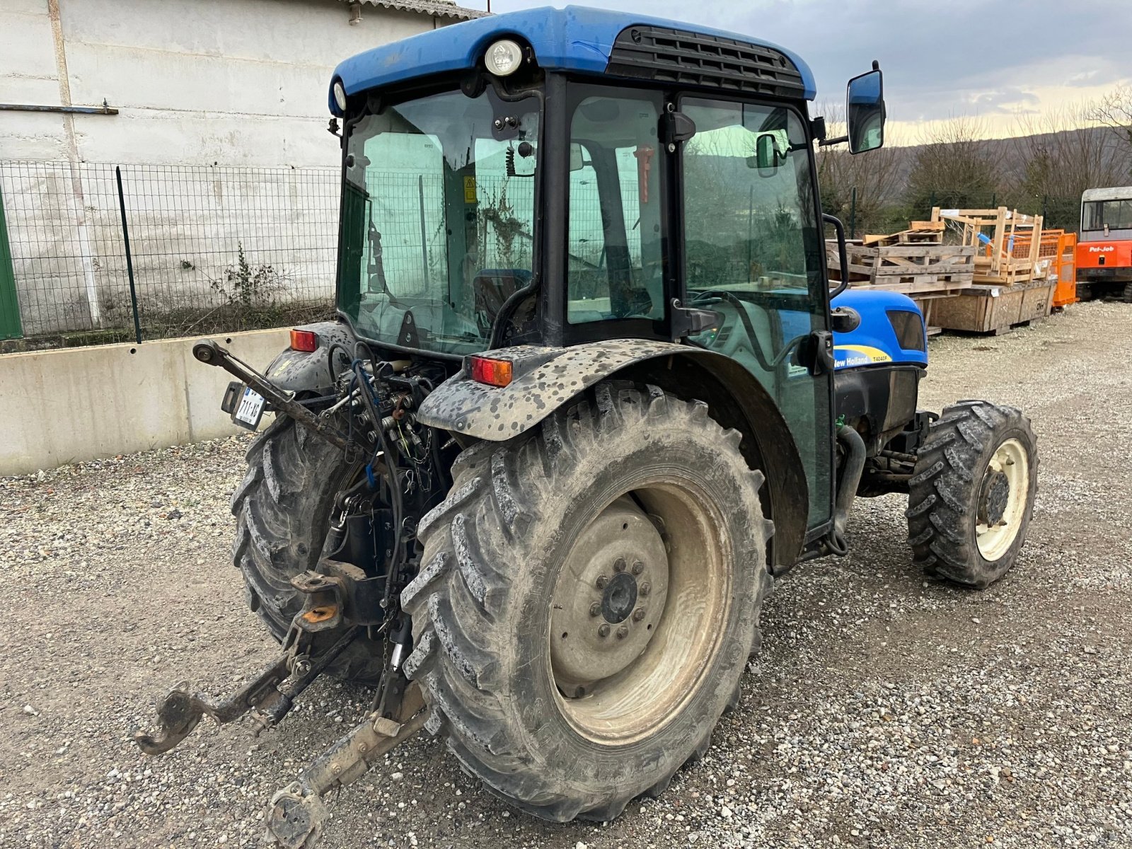 Weinbautraktor typu New Holland Tracteur fruitier T4040 F New Holland, Gebrauchtmaschine v ROYNAC (Obrázok 8)