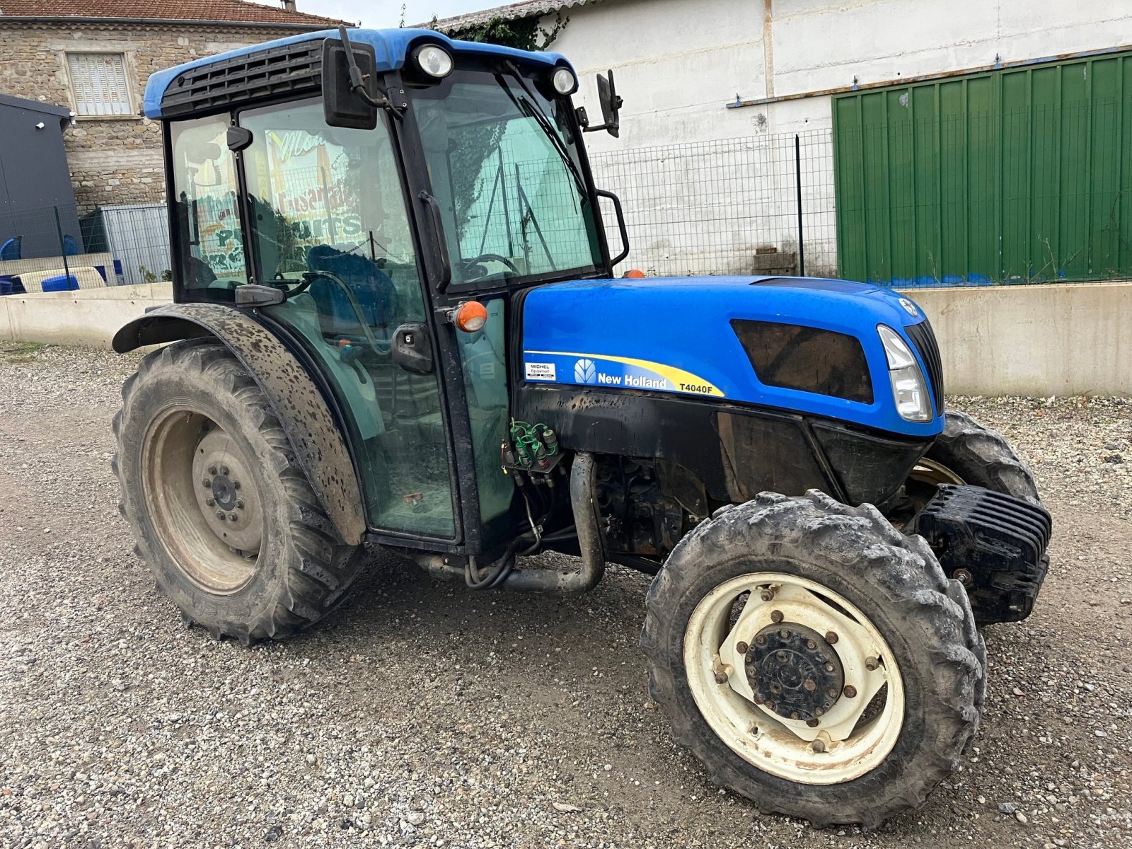 Weinbautraktor typu New Holland Tracteur fruitier T4040 F New Holland, Gebrauchtmaschine v ROYNAC (Obrázok 2)