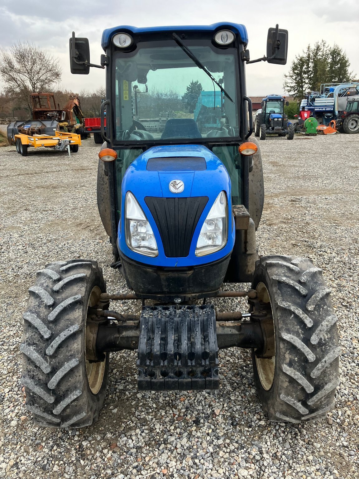 Weinbautraktor typu New Holland Tracteur fruitier T4040 F New Holland, Gebrauchtmaschine v ROYNAC (Obrázok 7)