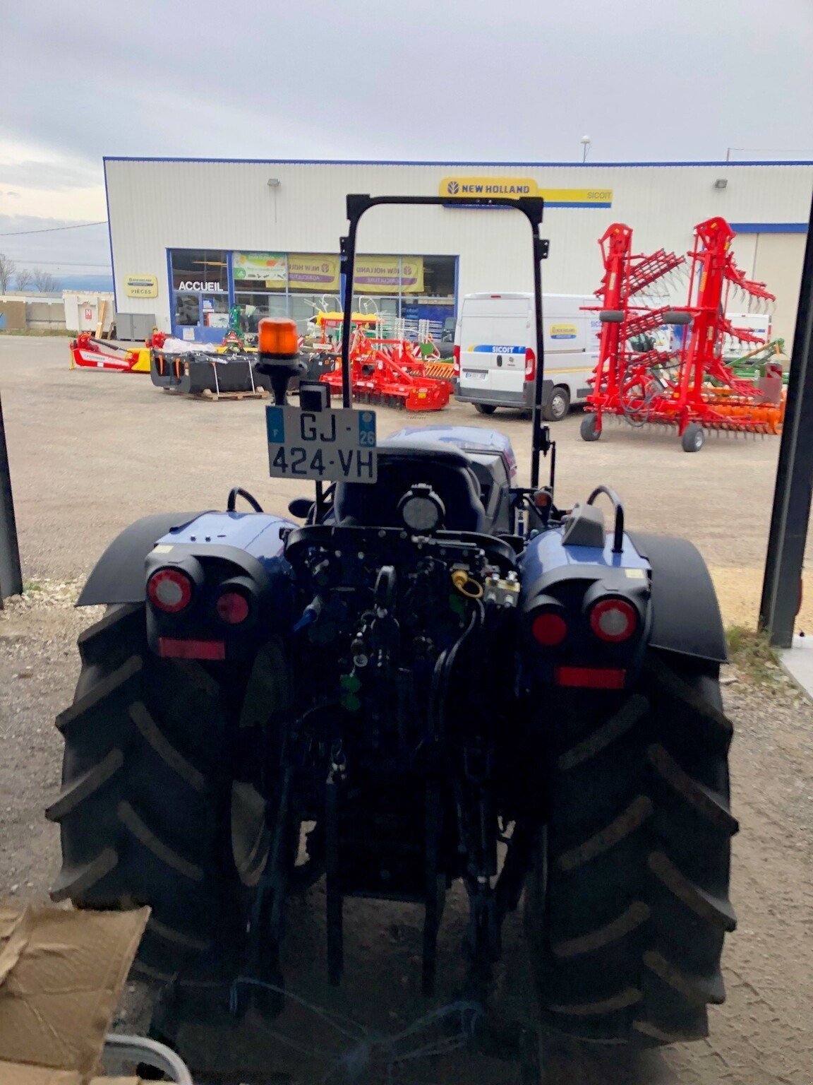 Weinbautraktor του τύπου New Holland Tracteur fruitier T4.120 F Rops stage V New Hollan, Gebrauchtmaschine σε ROYNAC (Φωτογραφία 2)