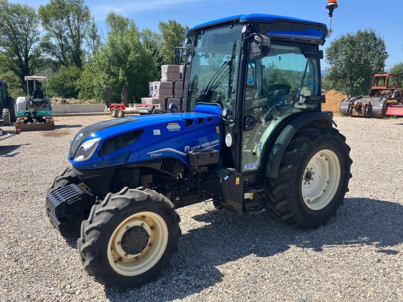 Weinbautraktor of the type New Holland Tracteur fruitier T4.90F CAB STAGE V New Holland, Gebrauchtmaschine in ROYNAC (Picture 1)