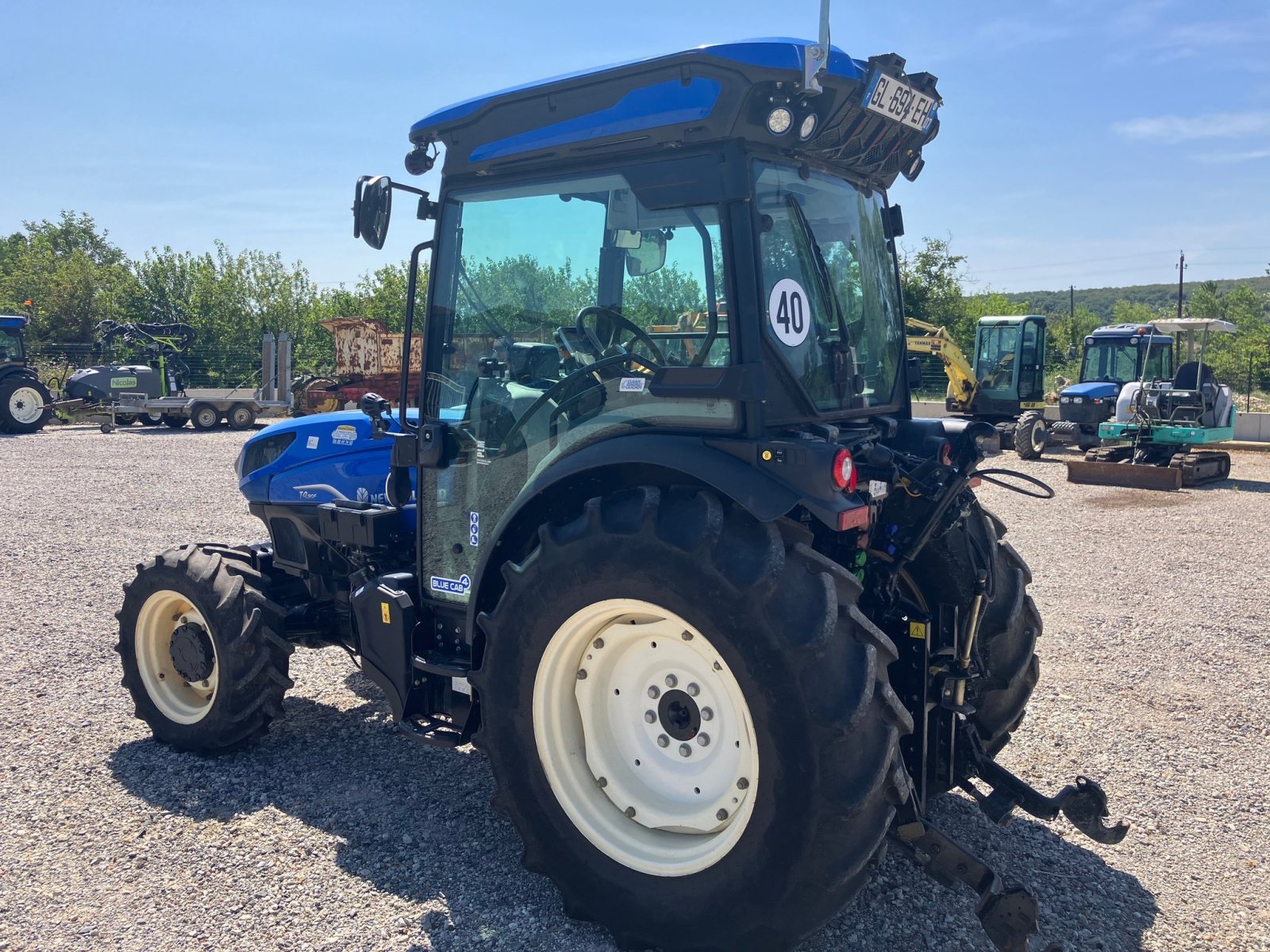 Weinbautraktor tip New Holland Tracteur fruitier T4.90F CAB STAGE V New Holland, Gebrauchtmaschine in ROYNAC (Poză 3)