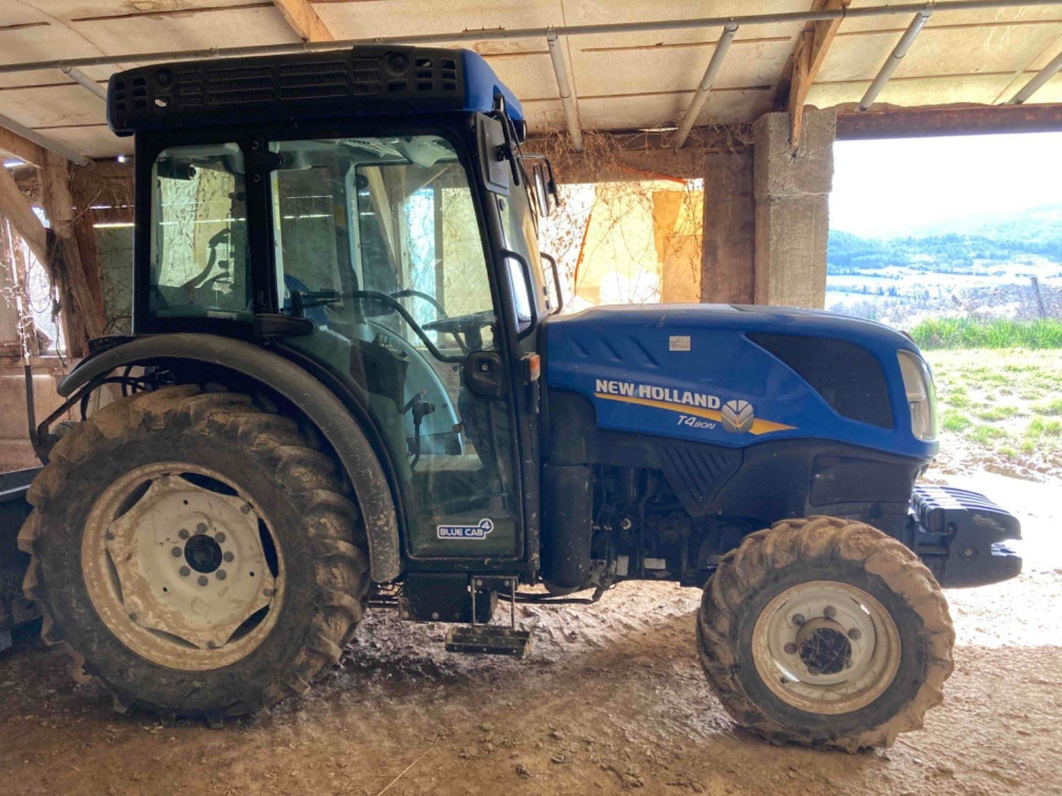 Weinbautraktor za tip New Holland Tracteur vigneron T4.80 N New Holland, Gebrauchtmaschine u ROYNAC (Slika 1)